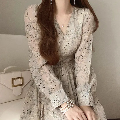 Chic Autumn Floral Long Sleeve Dress with V-Neck