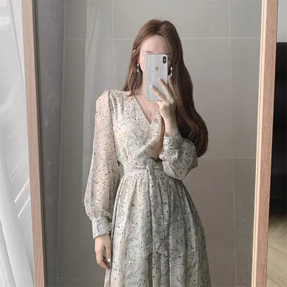 Chic Autumn Floral Long Sleeve Dress with V-Neck